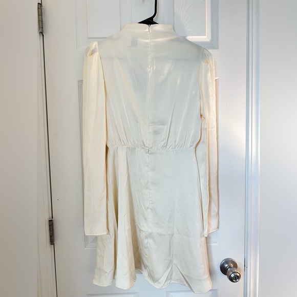 Elegant Ivory Long Sleeve Dress - Picture 2 of 4